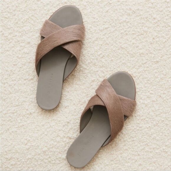 Jenni Kayne Ash Grey Pony Hair Crossover EU 37 US 7 Casual Flat Sandals Shoes - Picture 2 of 7